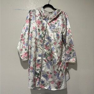 Vintage women’s Nightgown